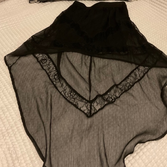Simple elegance- high low semi transparent lacy black skirt - Picture 2 of 8